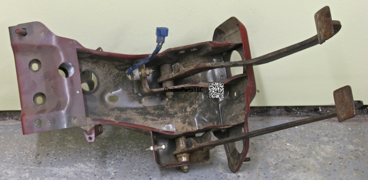 Modal Additional Images for Pedal Bucket Bracket With Pedals 85-87 60 Series