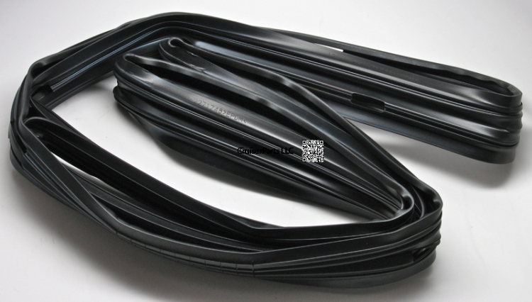 Quarter Cargo Window Run Right FRP MWB 73 74 Series