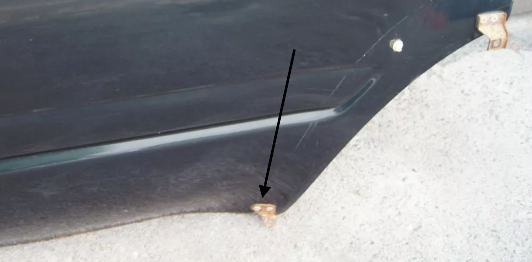 (image for) Lower LH Rear Door Fender Flare Bracket 91-94