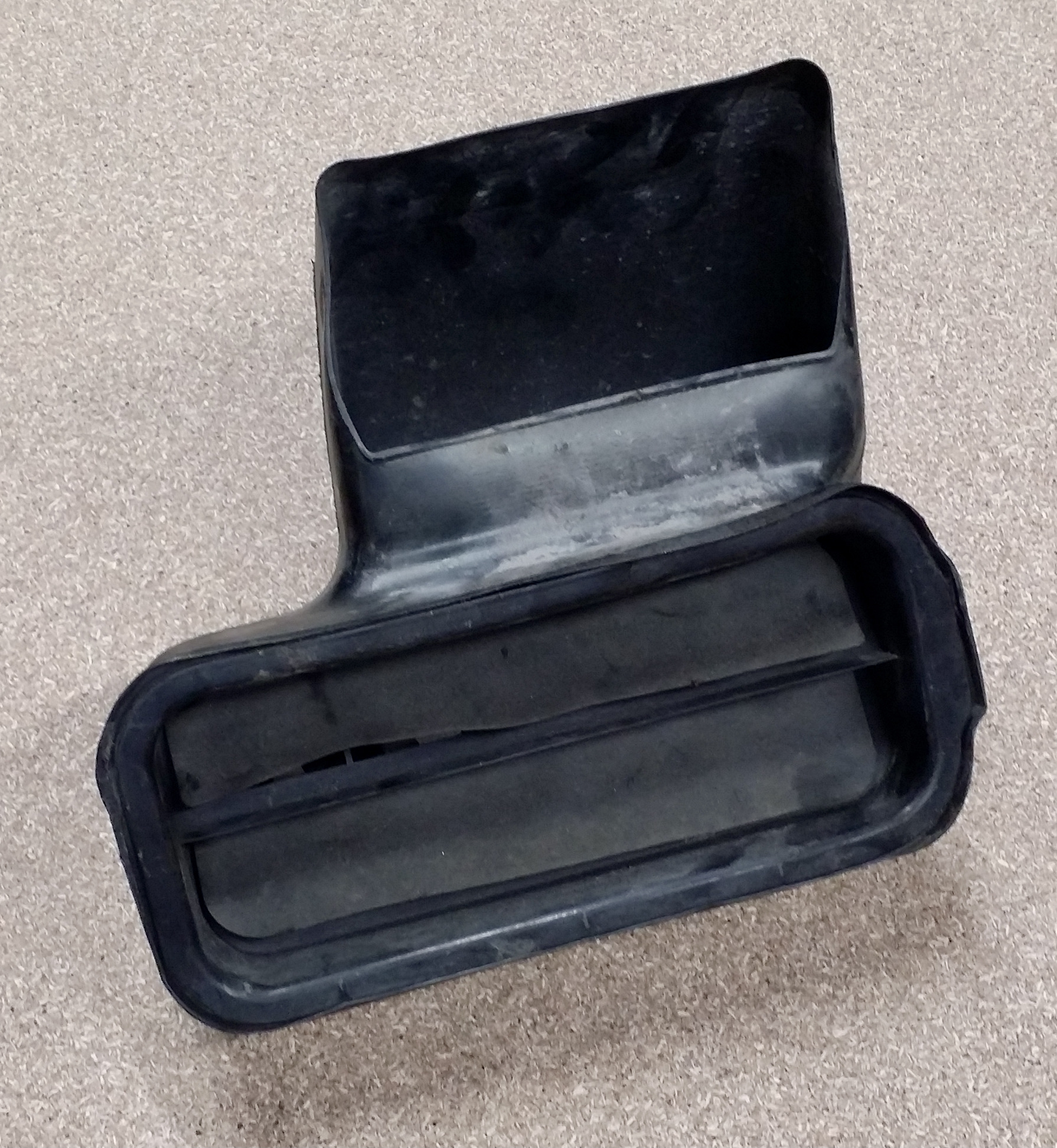 (image for) Left Rear Quarter Panel Vent Duct 1985-2007 70 Series