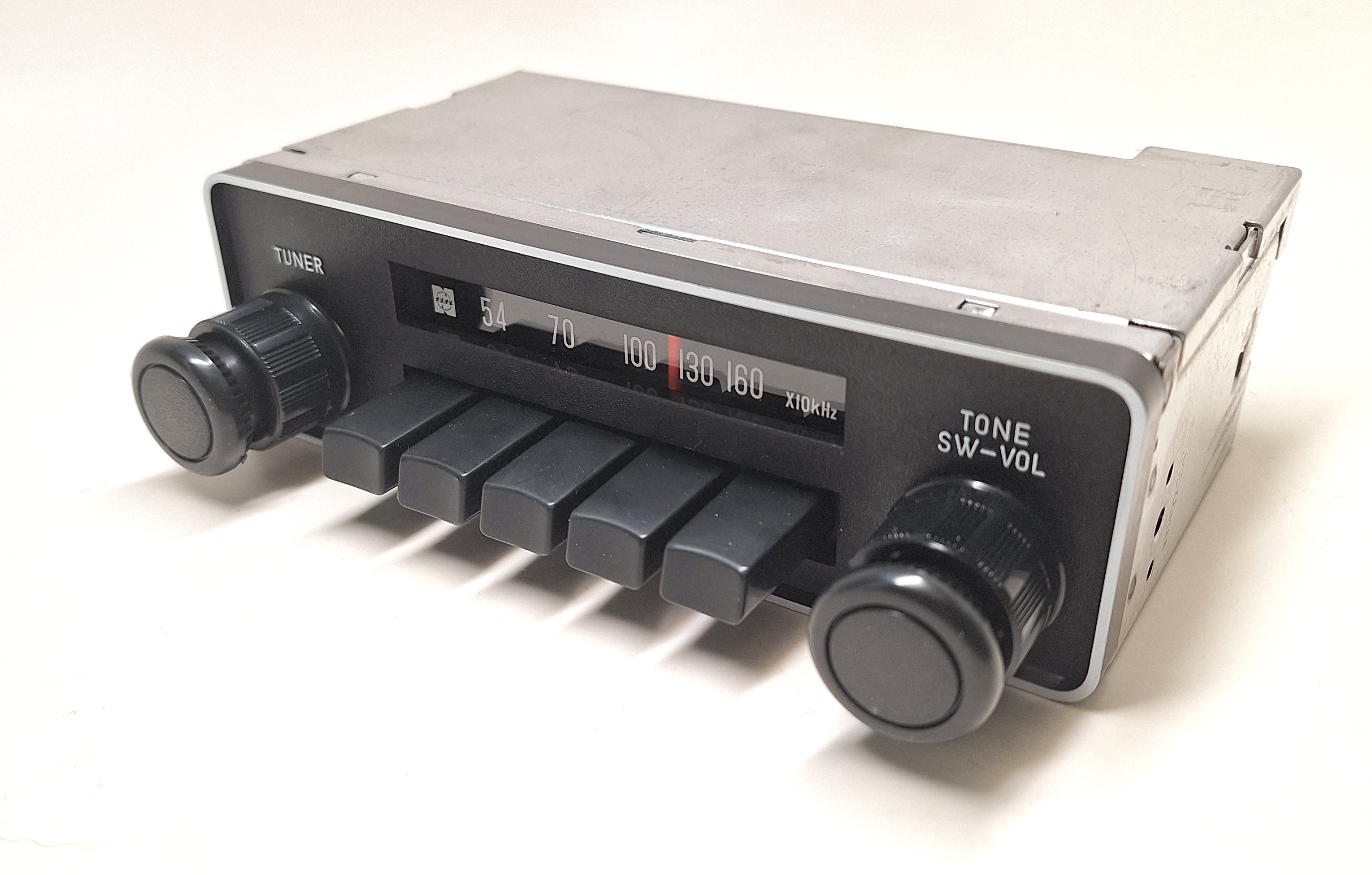 (image for) OEM AM Radio for the 75-83 FJ40, 76-80 FJ45, and 75-80 FJ55
