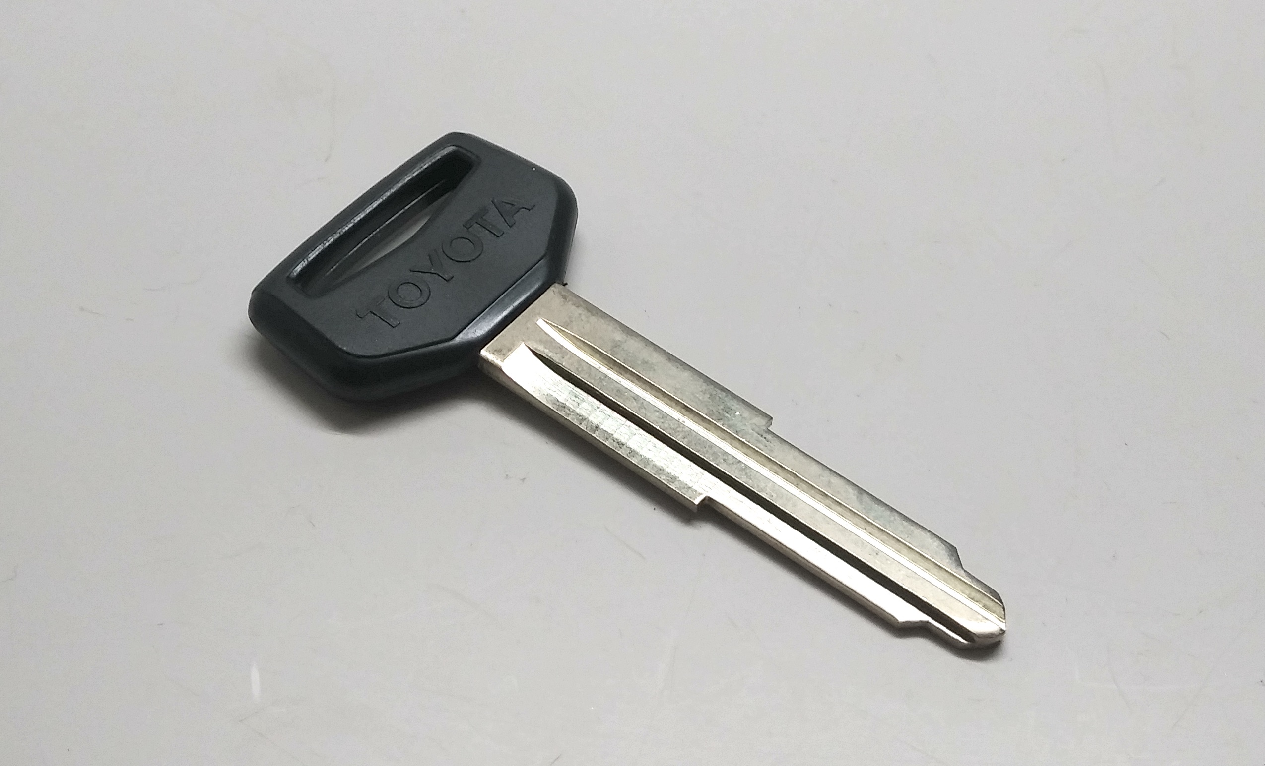 Key Blank for 91-97 80 Series Cruisers [90999-00214] - $21.99 : Zen ...